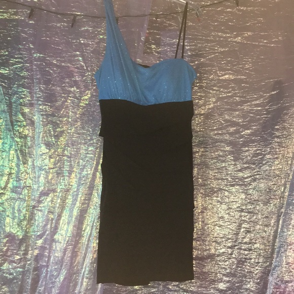 Dress - Picture 1 of 4